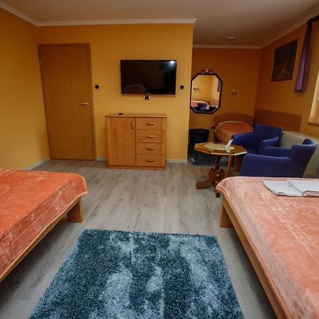 Guest House Mali Homtel Суботица Екстериор снимка