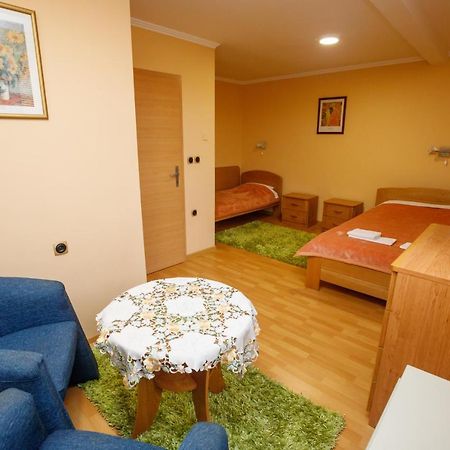 Guest House Mali Homtel Суботица Екстериор снимка