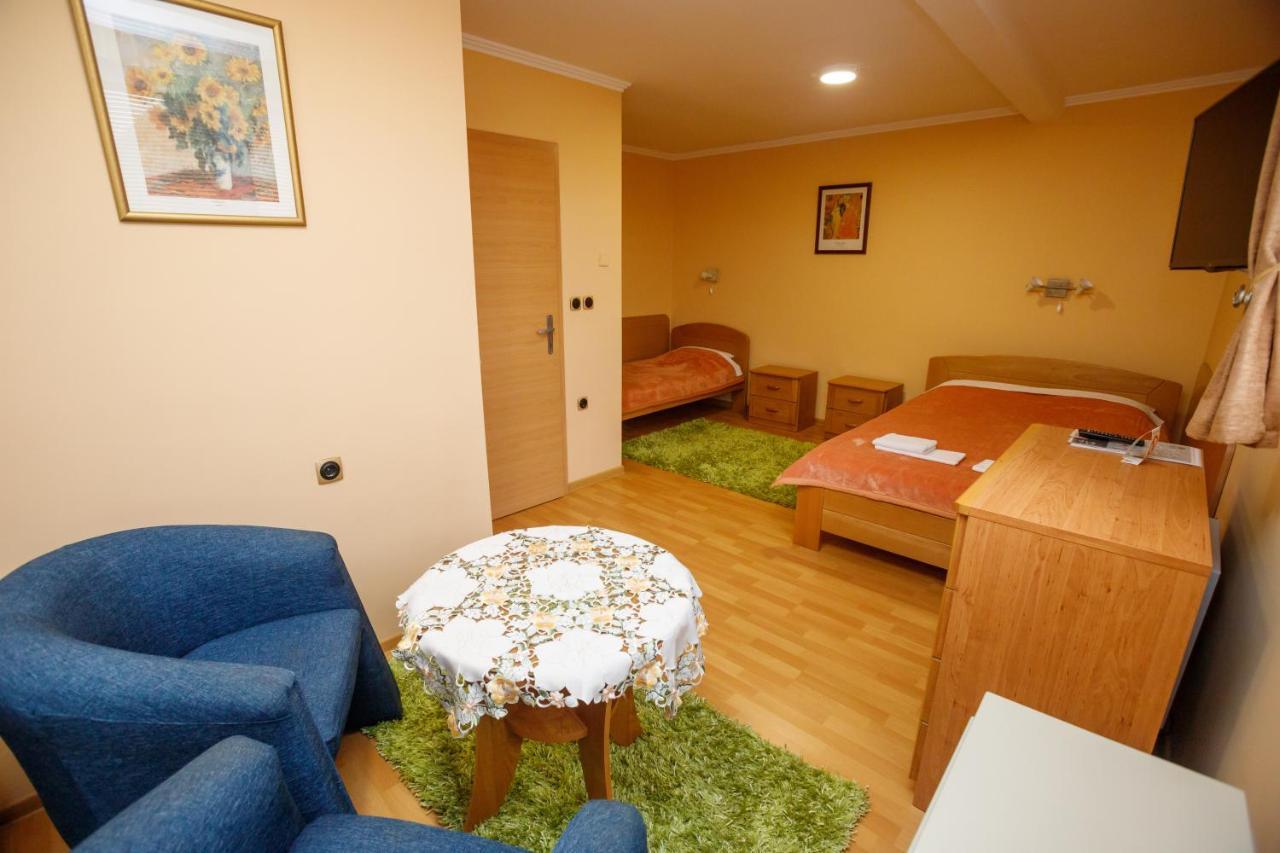 Guest House Mali Homtel Суботица Екстериор снимка